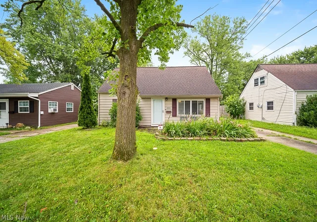 Photo 3 of Sale Pending at 633 Vermont Dr, Lorain, OH 44052 | MLS# 5234128 | Listing updated on 2026-09-29