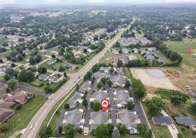 Listing Photo 2 - Condo for sale in building located at 1530 Rhine River Rd NW, Uniontown, OH 44685