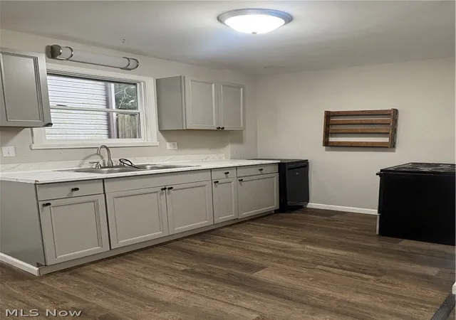Photo 4 of Single family home for sale at 768 Garfield St, Akron, OH 44310 | MLS# 5235972 | Listing updated on 2026-09-25