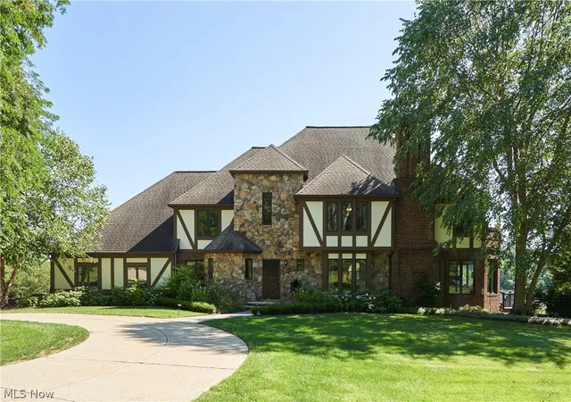 Photo 2 of Single family home for sale at 4576 Granger Rd, Akron, OH 44333 | MLS# 5234495 | Listing updated on 2026-09-09