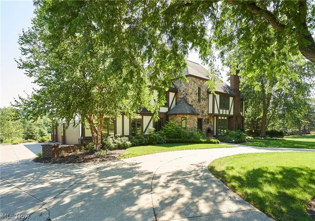 Photo 3 of Single family home for sale at 4576 Granger Rd, Akron, OH 44333 | MLS# 5234495 | Listing updated on 2026-09-09