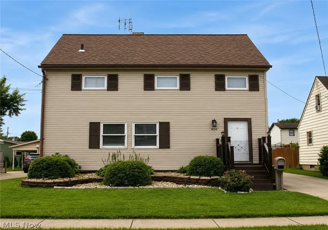 Photo 1 of Single family home for sale at 456 W Wilson St, Struthers, OH 44471 | MLS# 5236734 | Listing updated on 2026-09-09