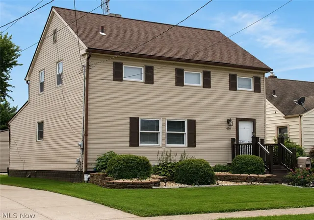 Photo 2 of Single family home for sale at 456 W Wilson St, Struthers, OH 44471 | MLS# 5236734 | Listing updated on 2026-09-09
