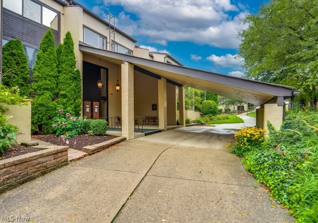 Photo 1 of Sale Pending at 1012 Bunker Dr #106, Fairlawn, OH 44333 | MLS# 5235425 | Listing updated on 2026-09-15