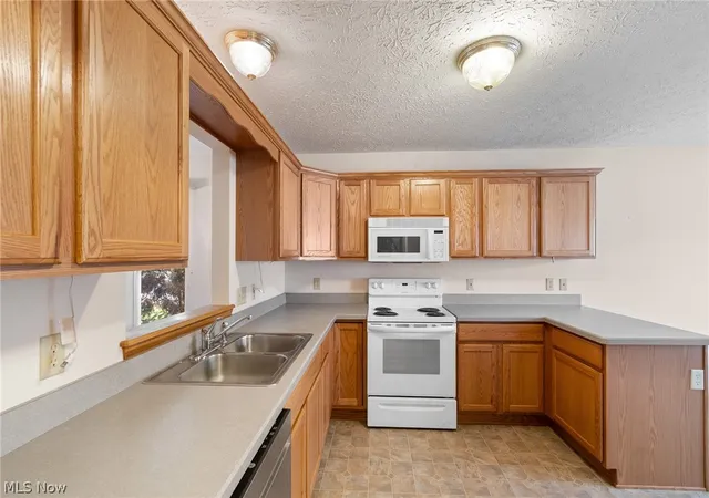 Photo 4 of Single family home for sale at 3841 Fennway Blvd, Medina, OH 44256 | MLS# 5236646 | Listing updated on 2026-09-28