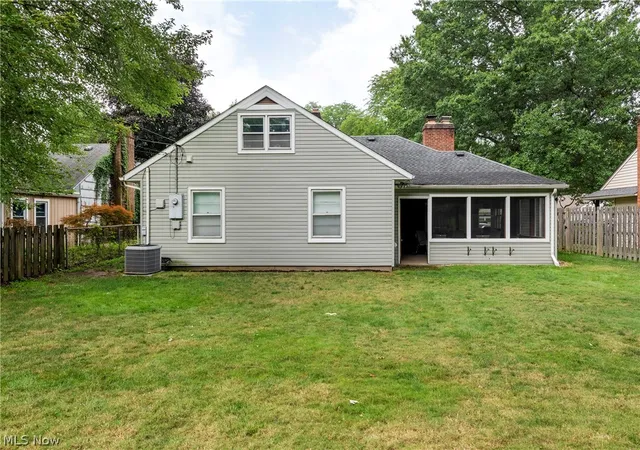 Photo 2 of Single family home for sale at 131 Edgewood Dr, Berea, OH 44017 | MLS# 5236523 | Listing updated on 2026-09-11