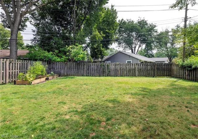 Photo 3 of Single family home for sale at 131 Edgewood Dr, Berea, OH 44017 | MLS# 5236523 | Listing updated on 2026-10-06