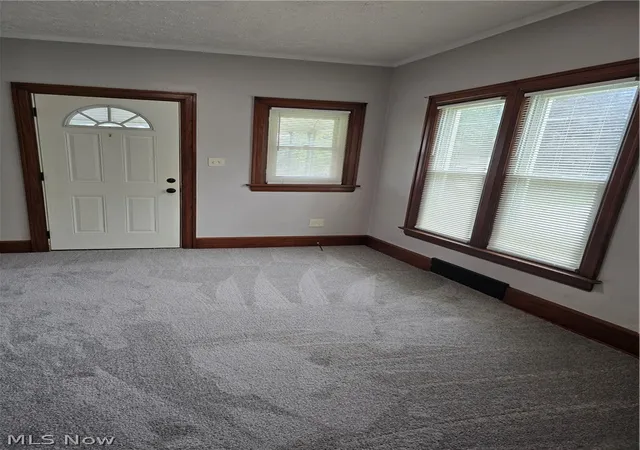 Photo 3 of Single family home for sale at 504 Jefferson Ave, Barberton, OH 44203 | MLS# 5236796 | Listing updated on 2026-09-11