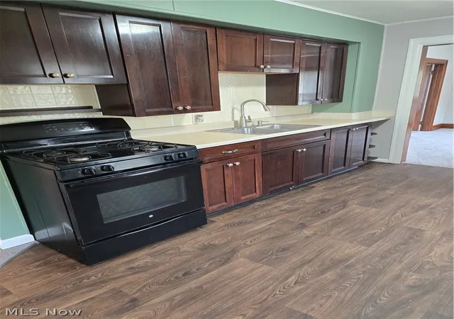 Photo 3 of Single family home for sale at 504 Jefferson Ave, Barberton, OH 44203 | MLS# 5236796 | Listing updated on 2026-09-11