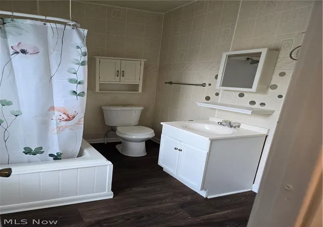 Photo 4 of Single family home for sale at 504 Jefferson Ave, Barberton, OH 44203 | MLS# 5236796 | Listing updated on 2026-09-11