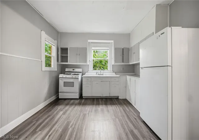 Photo 2 of Sale Pending at 934 Middle Ave, Elyria, OH 44035 | MLS# 5236376 | Listing updated on 2026-09-05