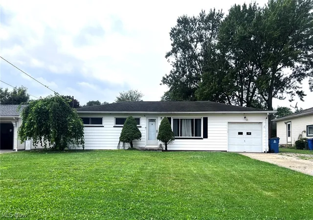 Photo 1 of Single family home for sale at 962 Adrian Cir, Girard, OH 44420 | MLS# 5236801 | Listing updated on 2026-09-11