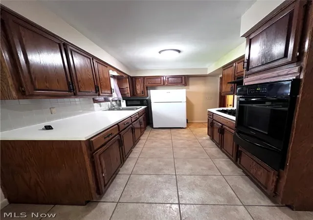 Photo 2 of Single family home for sale at 962 Adrian Cir, Girard, OH 44420 | MLS# 5236801 | Listing updated on 2026-09-11