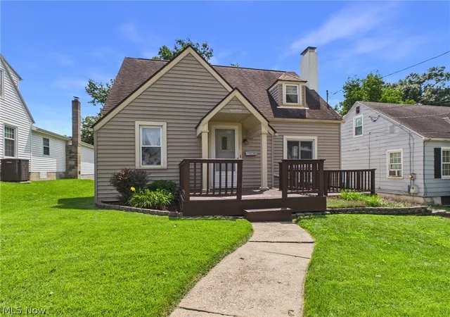Photo 3 of Single family home for sale at 1814 Worthington St, Parkersburg, WV 26101 | MLS# 5236079 | Listing updated on 2026-09-05
