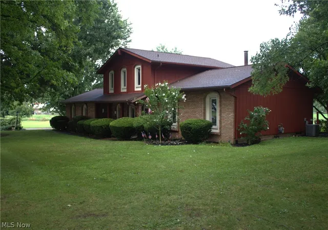 Photo 3 of Sale Pending at 11650 Streamview Ave Nw, Uniontown, OH 44685 | MLS# 5236812 | Listing updated on 2026-09-28