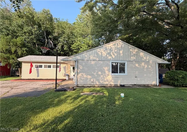 Photo 2 of Single family home for sale at 6407 Newland Rd, Cleveland, OH 44130 | MLS# 5236839 | Listing updated on 2026-09-18