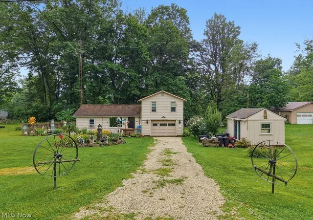 Photo 1 of Single family home for sale at 2072 Hilltop Dr, Carrollton, OH 44615 | MLS# 5236718 | Listing updated on 2026-09-26