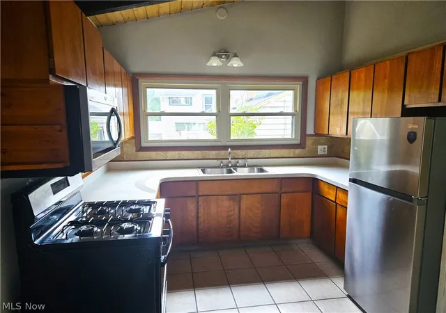 Photo 4 of Single family home for sale at 504 Larkin Ave, Akron, OH 44305 | MLS# 5234358 | Listing updated on 2026-09-07