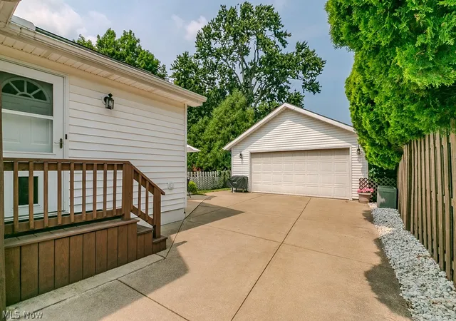 Photo 3 of Single family home for sale at 38247 Union St, Willoughby, OH 44094 | MLS# 5235823 | Listing updated on 2026-09-15