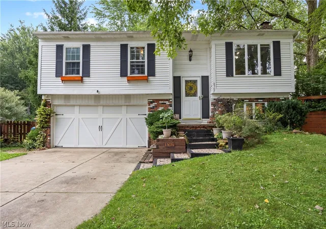 Photo 1 of Single family home for sale at 8567 Brentwood Dr, Olmsted Twp, OH 44138 | MLS# 5236876 | Listing updated on 2026-09-27