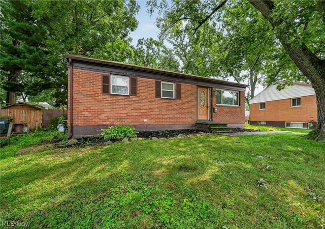 Photo 1 of Sale Pending at 2514 Regentview St Ne, Canton, OH 44705 | MLS# 5236908 | Listing updated on 2026-09-28