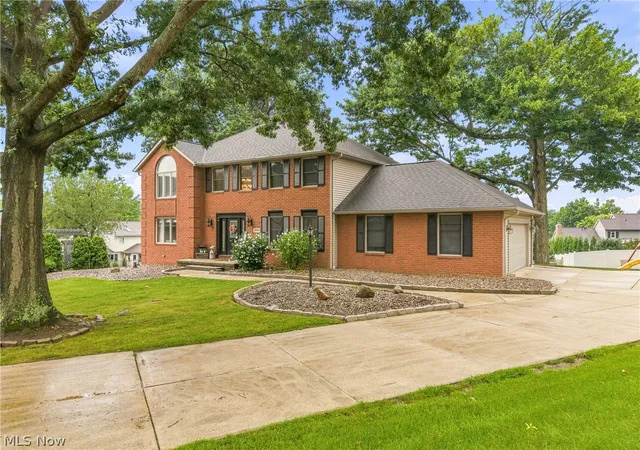 Photo 2 of Sale Pending at 3379 Stratham Cir Nw, Canton, OH 44708 | MLS# 5236311 | Listing updated on 2026-10-05