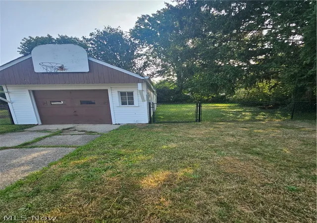 Photo 3 of Single family home for sale at 2177 Green Ridge Dr, Wickliffe, OH 44092 | MLS# 5236918 | Listing updated on 2026-09-04