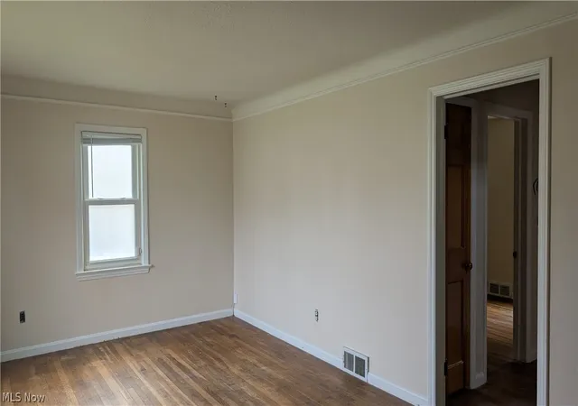 Photo 2 of Single family home for sale at 270 E 330th Street, Willowick, OH 44095 | MLS# 5236587 | Listing updated on 2026-09-10