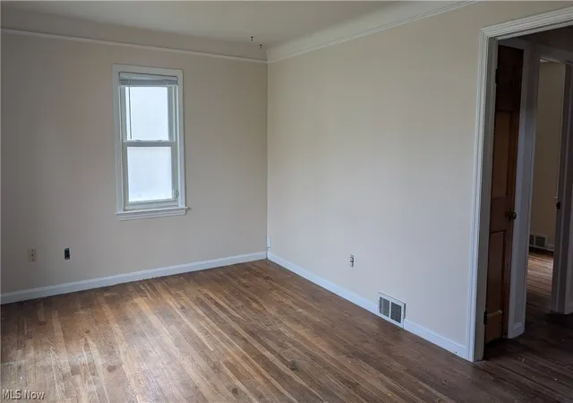 Photo 3 of Single family home for sale at 270 E 330th Street, Willowick, OH 44095 | MLS# 5236587 | Listing updated on 2026-09-10