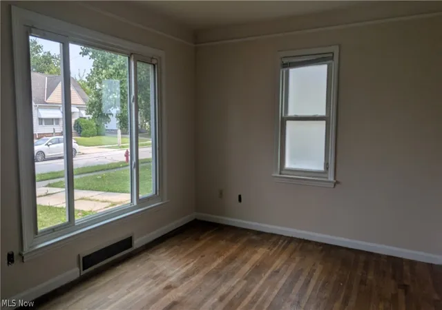 Photo 3 of Single family home for sale at 270 E 330th Street, Willowick, OH 44095 | MLS# 5236587 | Listing updated on 2026-09-10