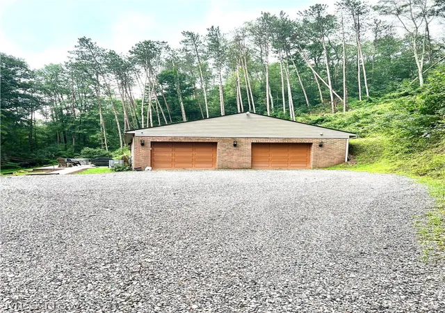 Photo 3 of Single family home for sale at 17463 State Route 164, Salineville, OH 43945 | MLS# 5236859 | Listing updated on 2026-09-10