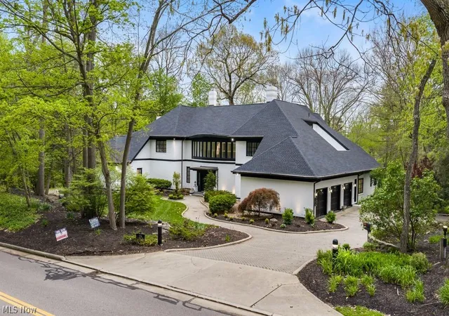 Photo 2 of Mansion for sale at 254 W Wayne Ave, Wooster, OH 44691 | MLS# 5236989 | Listing updated on 2026-09-02