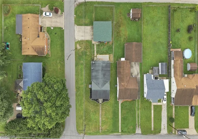 Photo 3 of Sale Pending at 1318 10th Street, Vienna, WV 26105 | MLS# 5237019 | Listing updated on 2026-09-10