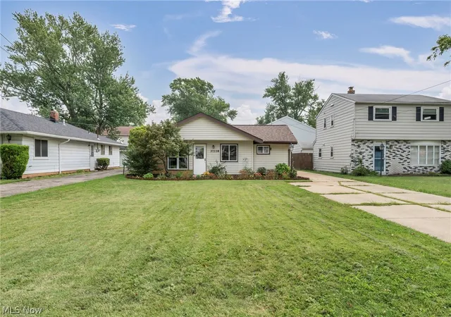Photo 3 of Single family home for sale at 37338 Lakeshore Blvd, Eastlake, OH 44095 | MLS# 5236874 | Listing updated on 2026-09-25