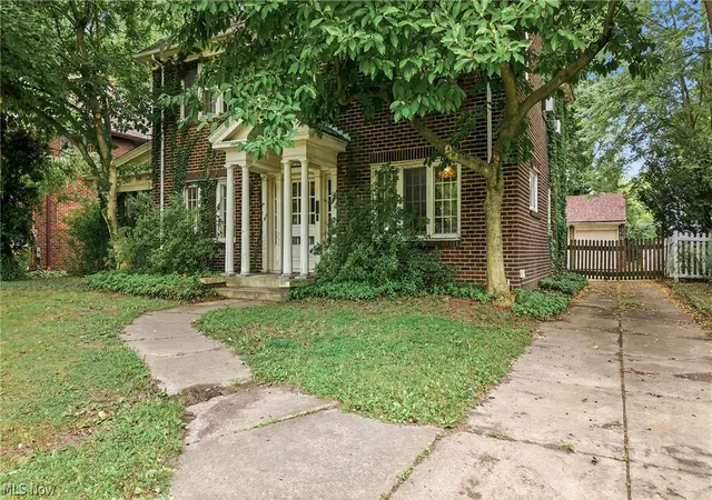 Photo 3 of Single family home for sale at 2318 Selma Ave, Youngstown, OH 44504 | MLS# 5233400 | Listing updated on 2026-09-12