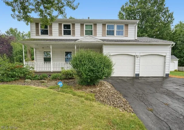 Photo 1 of Sale Pending at 579 Willow Dr Se, Warren, OH 44484 | MLS# 5237098 | Listing updated on 2026-09-11