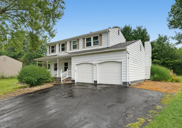Photo 2 of Sale Pending at 579 Willow Dr Se, Warren, OH 44484 | MLS# 5237098 | Listing updated on 2026-09-11