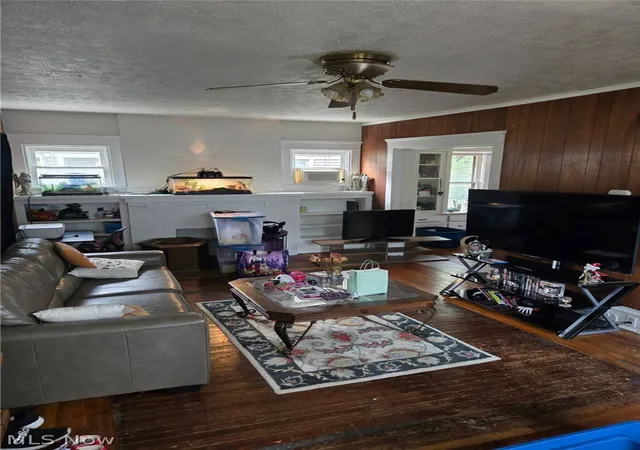 Photo 3 of Single family home for sale at 907 Delia Ave, Akron, OH 44320 | MLS# 5236852 | Listing updated on 2026-09-10