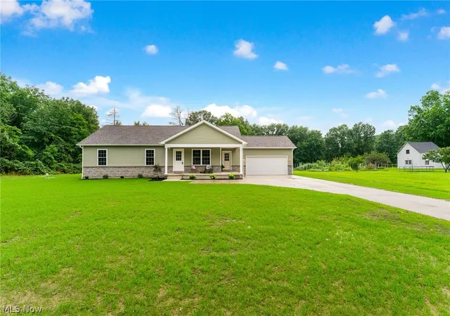 Photo 1 of Single family home for sale at 406 S Raccoon Rd, Youngstown, OH 44515 | MLS# 5237143 | Listing updated on 2026-09-03