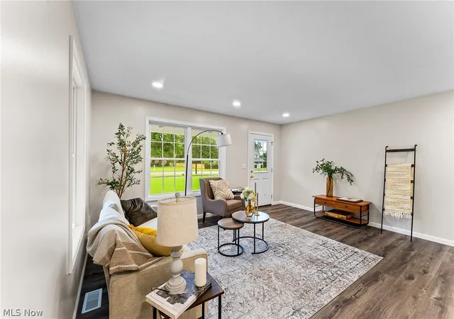Photo 2 of Single family home for sale at 406 S Raccoon Rd, Youngstown, OH 44515 | MLS# 5237143 | Listing updated on 2026-09-03