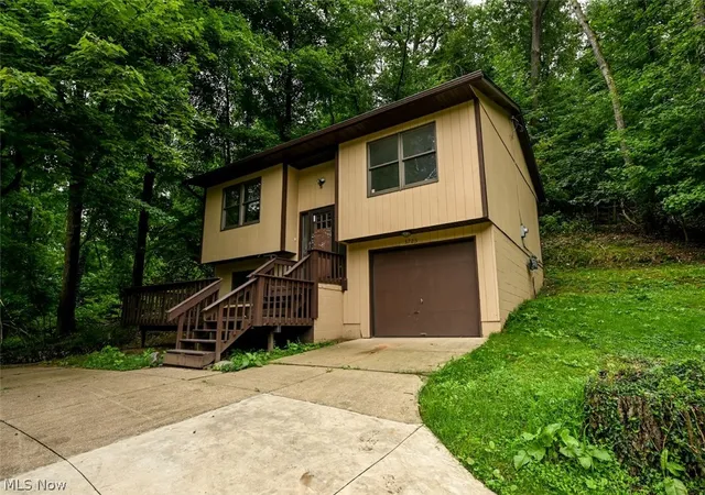 Photo 3 of Sale Pending at 3725 Rome Dr, Coventry Township, OH 44319 | MLS# 5236660 | Listing updated on 2026-10-01