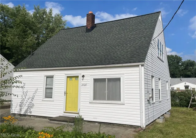 Photo 1 of Sale Pending at 2726 Gilbert Ave Ne, Canton, OH 44705 | MLS# 5235677 | Listing updated on 2026-09-19
