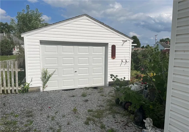 Photo 2 of Sale Pending at 2726 Gilbert Ave Ne, Canton, OH 44705 | MLS# 5235677 | Listing updated on 2026-09-19