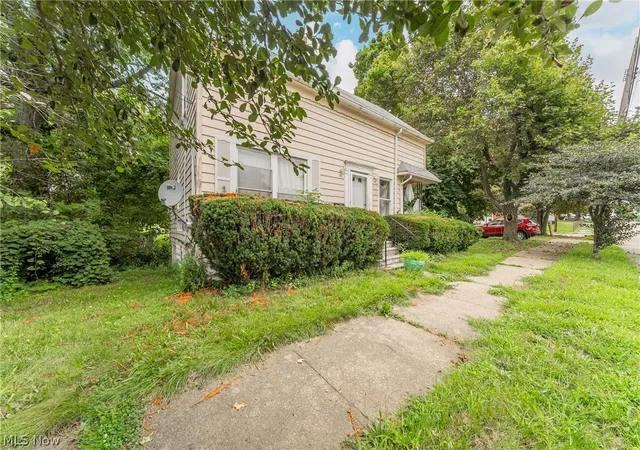 Photo 2 of Single family home for sale at 1223 Delos St, Akron, OH 44306 | MLS# 5237271 | Listing updated on 2026-09-09