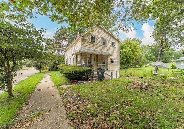 Photo 4 of Single family home for sale at 1223 Delos St, Akron, OH 44306 | MLS# 5237271 | Listing updated on 2026-09-09