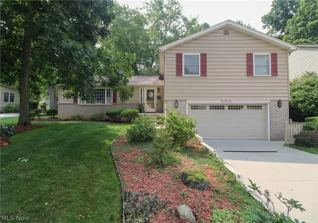 Photo 1 of Single family home for sale at 452 Rockland Dr, Youngstown, OH 44512 | MLS# 5236084 | Listing updated on 2026-09-04