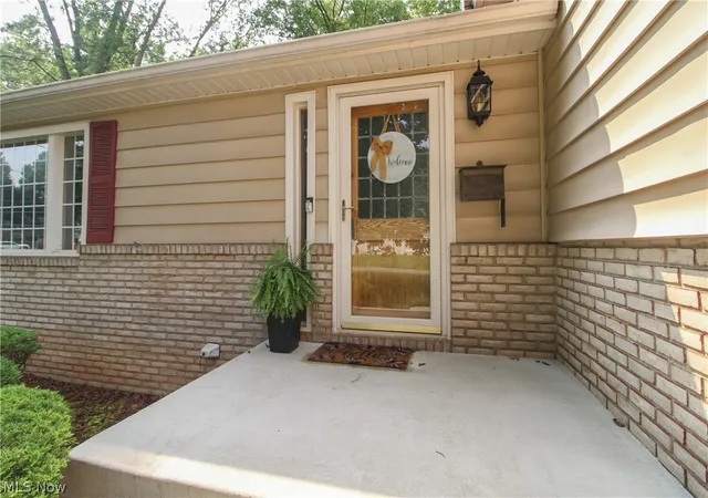 Photo 2 of Single family home for sale at 452 Rockland Dr, Youngstown, OH 44512 | MLS# 5236084 | Listing updated on 2026-09-04