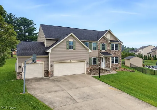Photo 3 of Sale Pending at 6572 Birchbark Ave Ne, Canton, OH 44721 | MLS# 5237070 | Listing updated on 2026-10-02