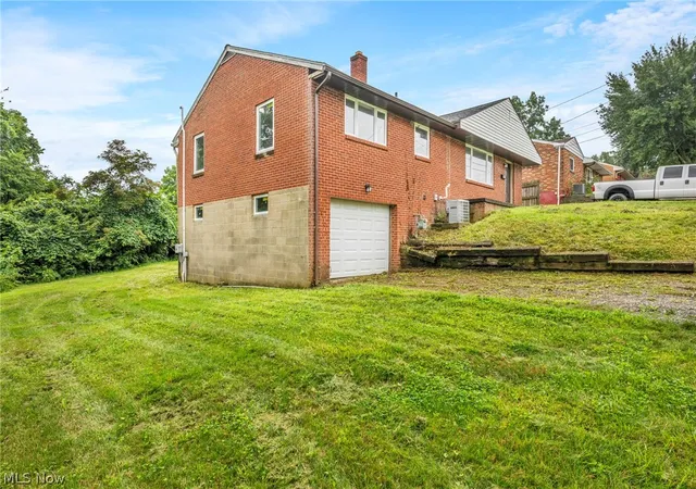 Photo 2 of Single family home for sale at 156 Greenwich Ave, Steubenville, OH 43952 | MLS# 5237086 | Listing updated on 2026-09-02