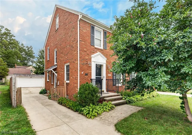 Photo 2 of Single family home for sale at 1515 Bunts Rd, Lakewood, OH 44107 | MLS# 5233630 | Listing updated on 2026-09-02